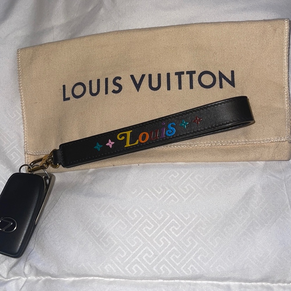 Authentic Louis Vuitton Leather Wristlet Strap/ keychain holder. ❤️💛💚🧡💙💜